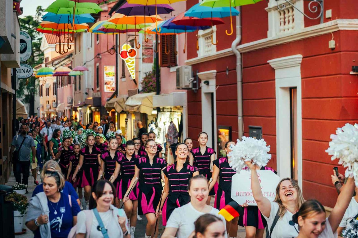 Novigrad:Vikend u ritmu mora, boja mažoretkinja i mirisa jabuka